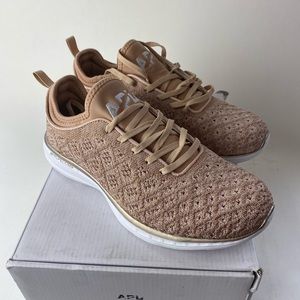 Apl techloom phantom womens size 7 sneakers